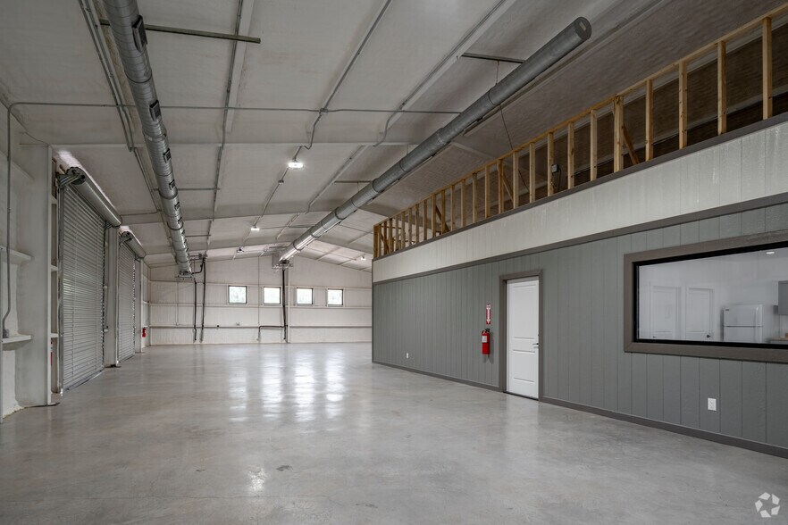 More Photos Of 7501 SH 71, Spicewood Unknown For Lease