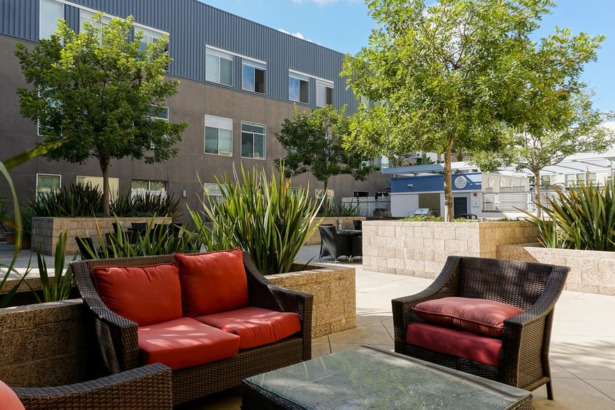 More Photos Of 110 S Harbor Blvd, Anaheim Apartments For Lease