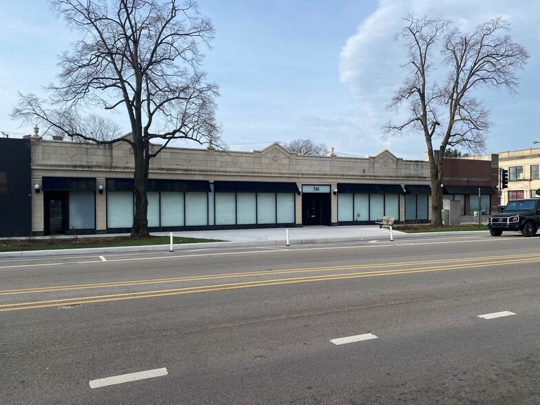 More Photos Of 741 Madison St, Oak Park General Retail For Sale