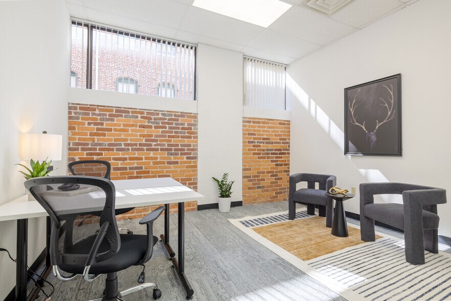 More Photos Of 25 N Market St, Jacksonville Coworking Space