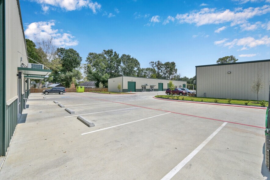 More Photos Of 503 Hufsmith, Tomball Warehouse For Lease
