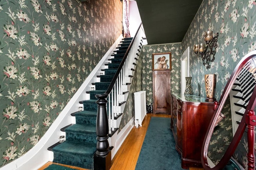 More Photos Of 562 5th Ave, Troy Specialty For Lease