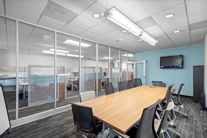 More Photos Of 6801 E Hillsborough Ave, Tampa Office Residential For Lease