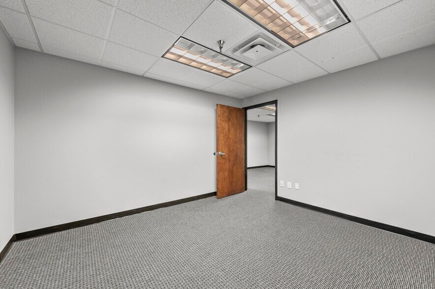 More Photos Of 3730 S Elizabeth St, Independence Medical For Lease