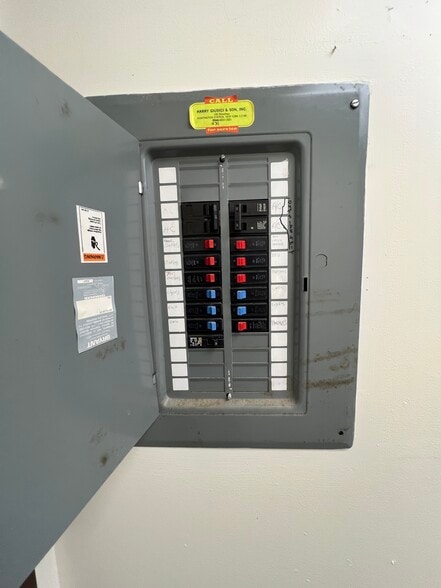 More Photos Of 76 E Main St, Huntington Medical For Lease