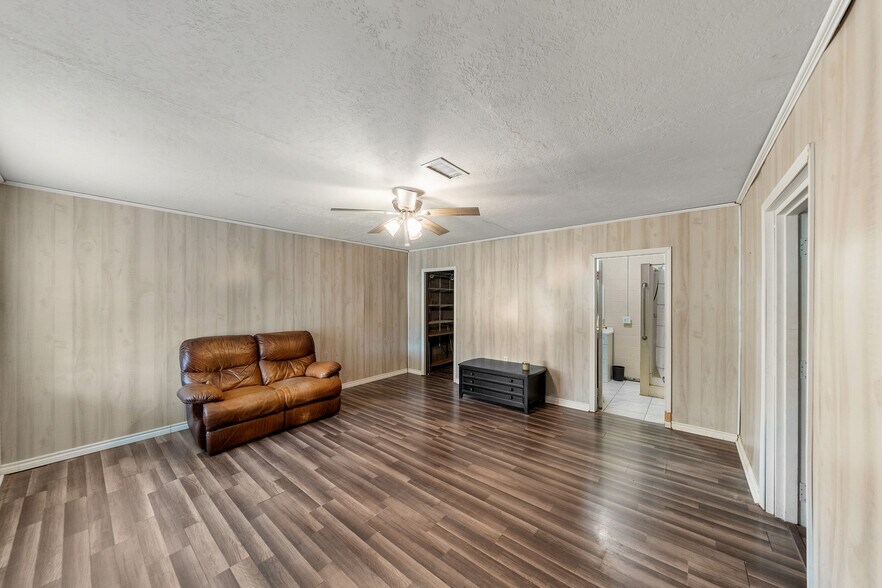 More Photos Of 1425 State Highway 75 N, Huntsville Office For Lease