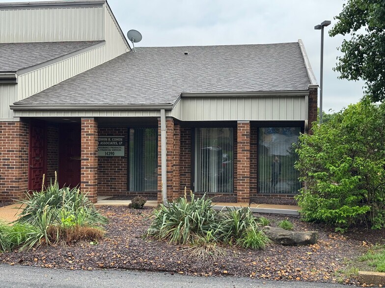 Primary Photo Of 14378-14390 Woodlake Dr, Town and Country Office For Sale