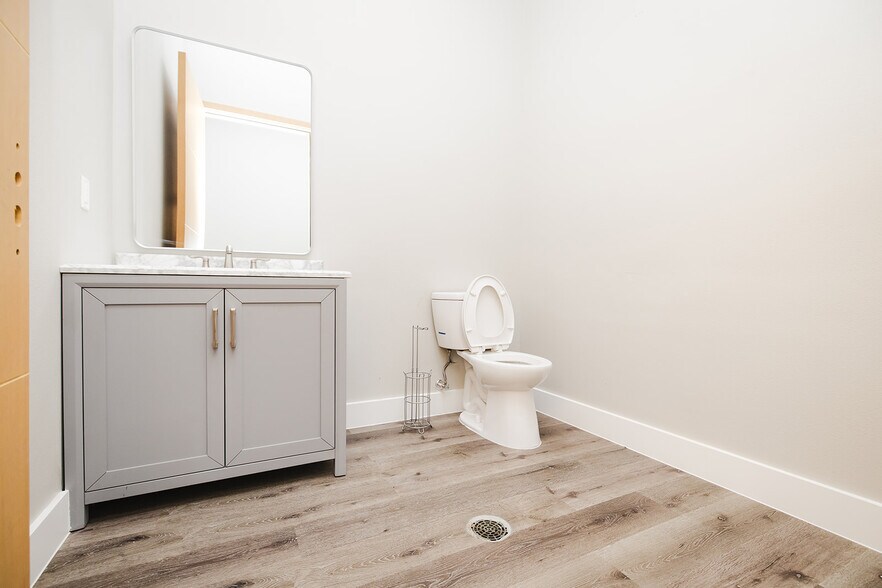 More Photos Of 8525 N Sam Houston Pkwy E, Humble Medical For Sale