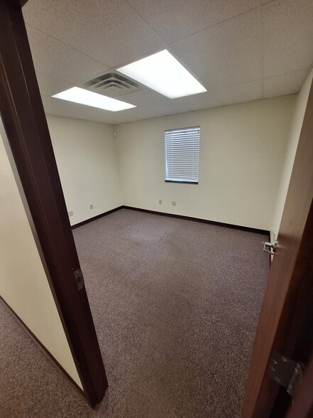 More Photos Of 909 34th St N, Fargo Warehouse For Lease