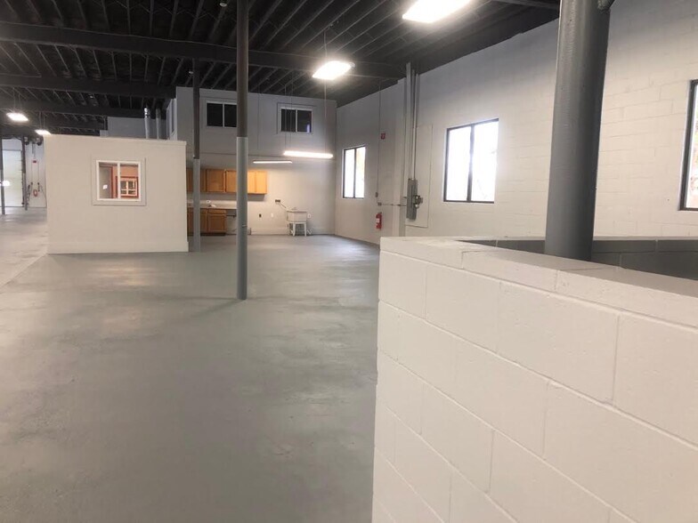 More Photos Of 34 Lafayette Rd, North Hampton Freestanding For Lease