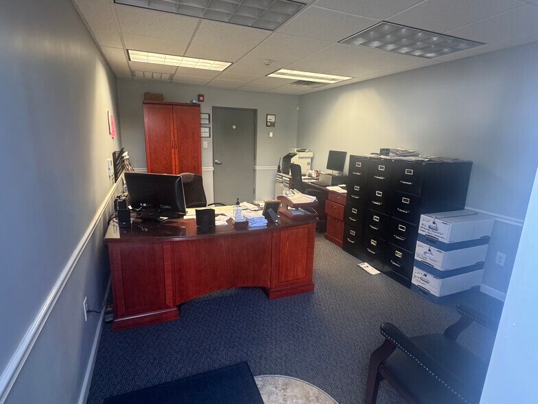 More Photos Of 1626 S Commerce St, Paulsboro Auto Repair For Lease