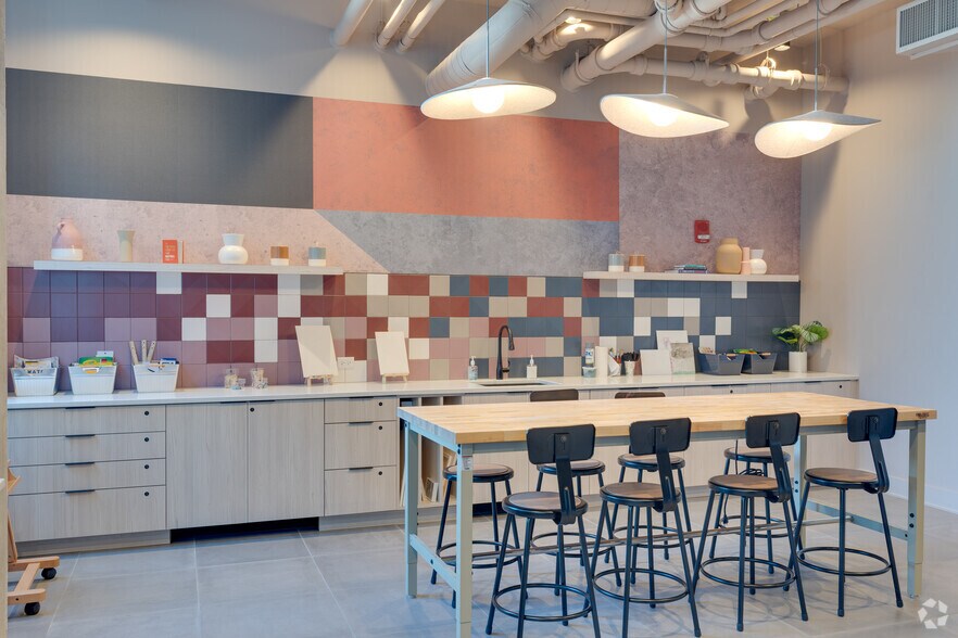 More Photos Of 730 N Milwaukee Ave, Chicago Apartments For Lease