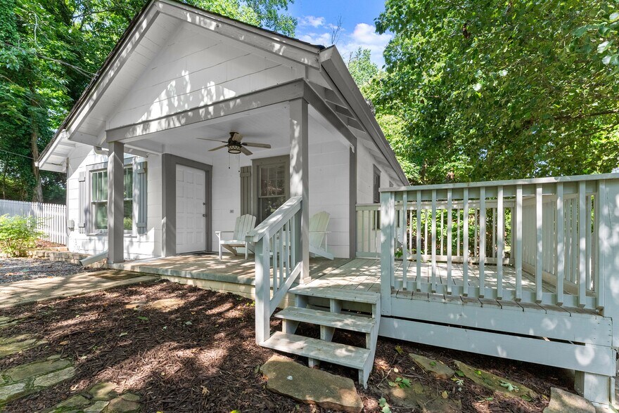 More Photos Of 168 W Main St, Dahlonega Hospitality For Sale
