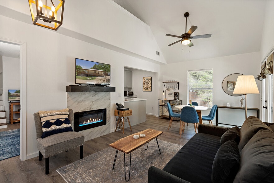 More Photos Of 104 Scudder Ln, Wimberley Hotel For Sale