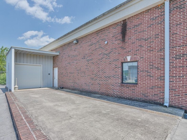 More Photos Of 7 Worth Cir, Johnson City Loft Creative Space For Lease