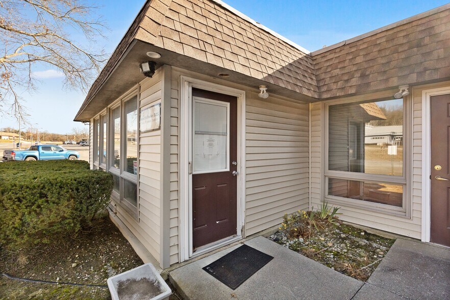 More Photos Of 225-251 Laurel Heights Dr, Bridgeton Medical For Lease