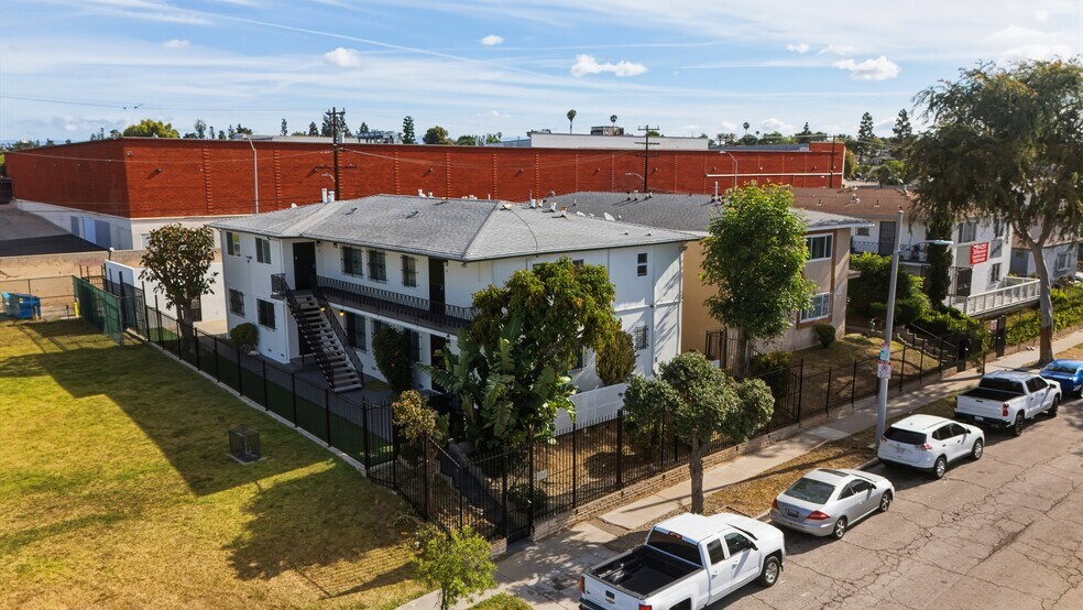More Photos Of 3213 Bartdon Ave, Inglewood Apartments For Sale
