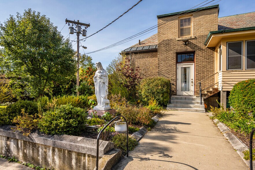 More Photos Of 94 Shoshone st, Buffalo Religious Facility For Sale