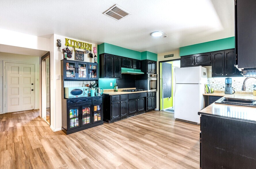 More Photos Of 613 Jane St NE, Albuquerque Flex For Sale