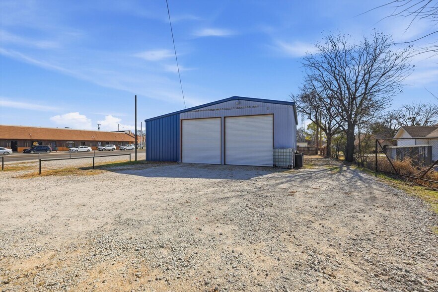 More Photos Of 103 W Franklin St, Alvord General Retail For Sale