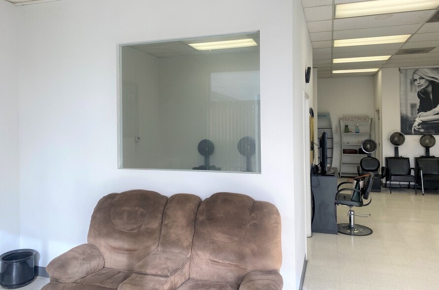 More Photos Of 15725 Hawthorne Blvd, Lawndale Unknown For Lease