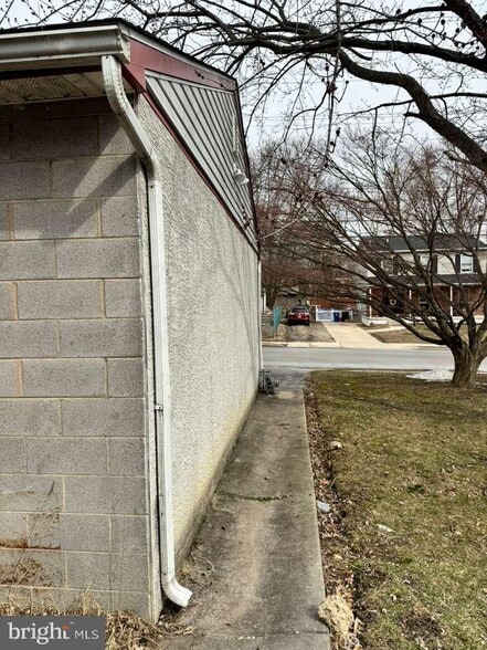 More Photos Of 250 E Cleveland Ave, Norwood Light Distribution For Sale