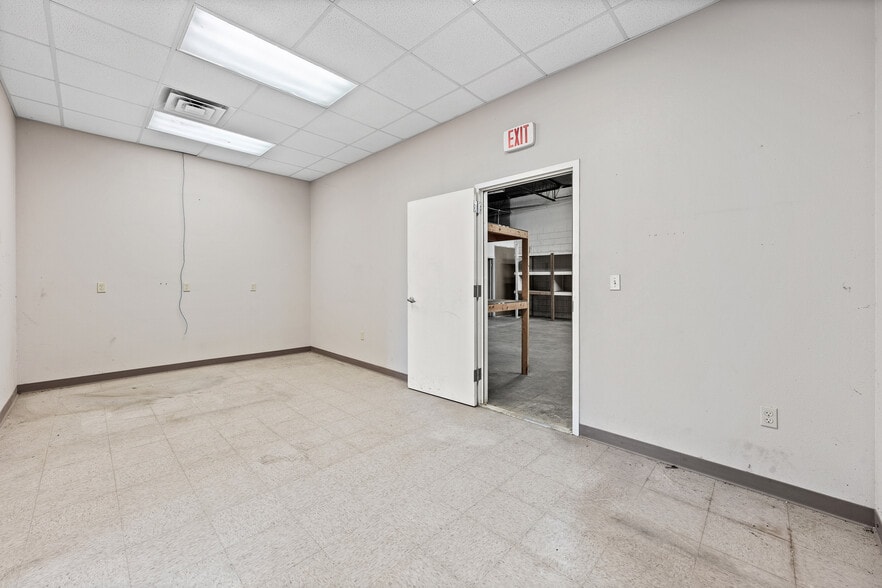 More Photos Of 3509 N 3rd St, Temple Warehouse For Sale