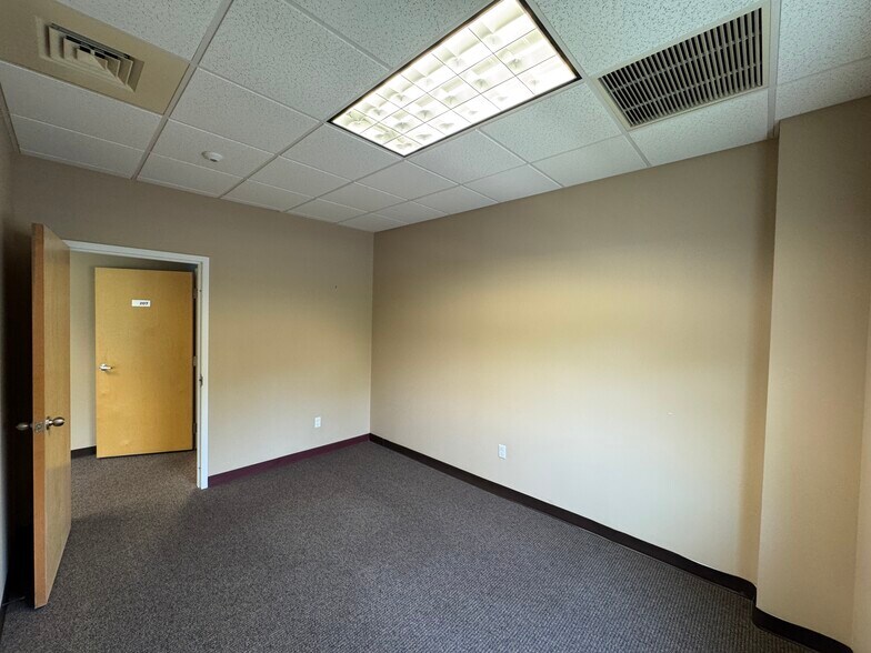 More Photos Of 255 Route 80, Killingworth Office For Lease