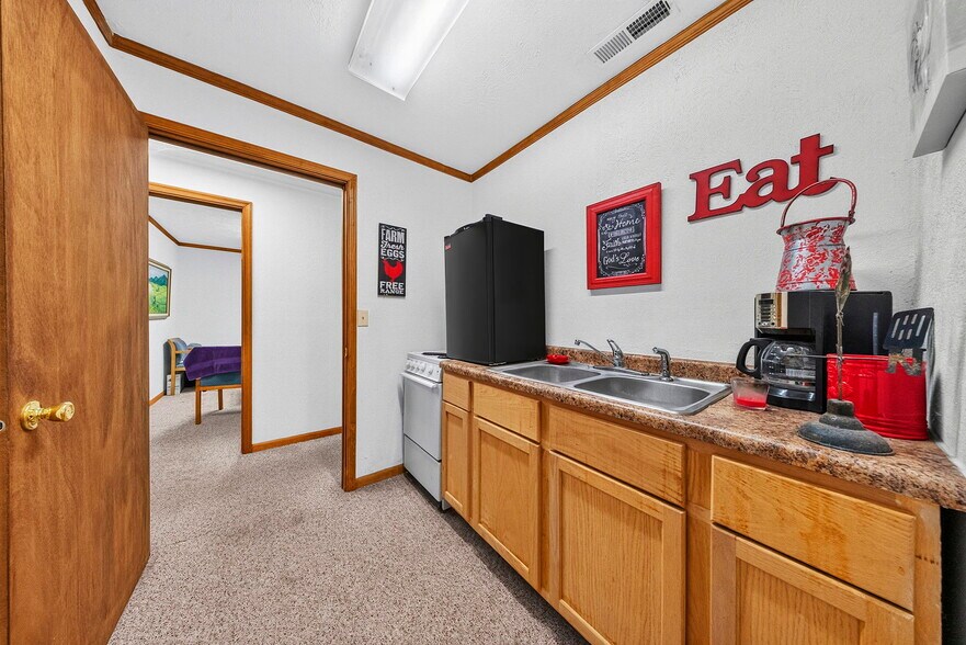 More Photos Of 848 W Johnson Dr, Terre Haute Storefront Retail Office For Sale