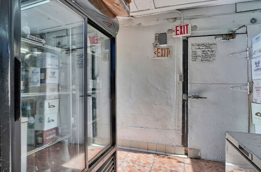 More Photos Of 3800 SW 8th St, Coral Gables Restaurant For Sale
