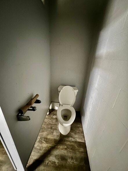 More Photos Of 15242 General Puller Hwy, Deltaville Freestanding For Sale