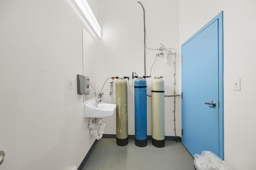 More Photos Of 170-172 Spring St, Newton Office For Sale