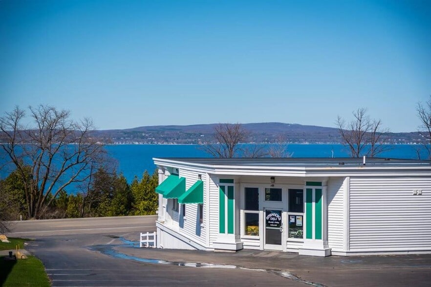 More Photos Of 2569 Charlevoix Rd, Petoskey Restaurant For Sale