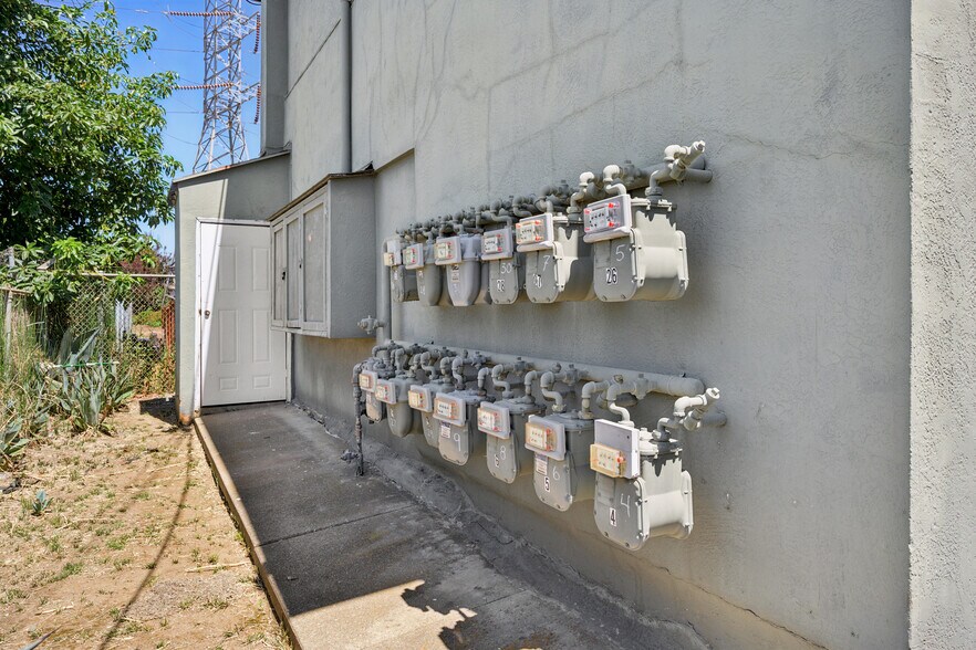 More Photos Of 550 Berry Ave, Hayward Apartments For Sale