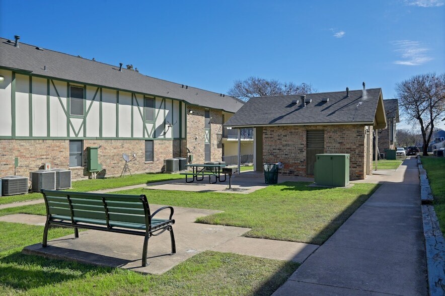 More Photos Of 1101 Rutland Dr, Austin Apartments For Sale