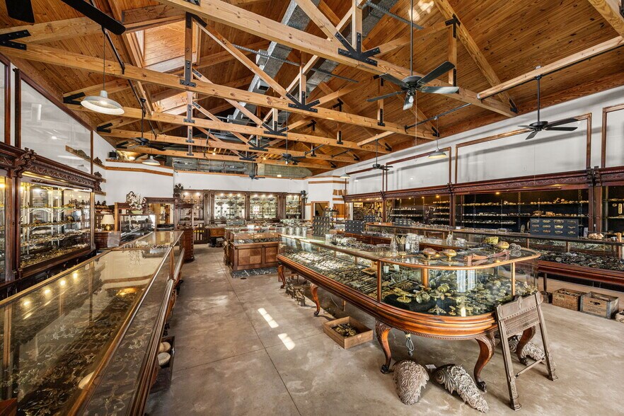 More Photos Of 1901 W Alabama St, Houston Freestanding For Sale