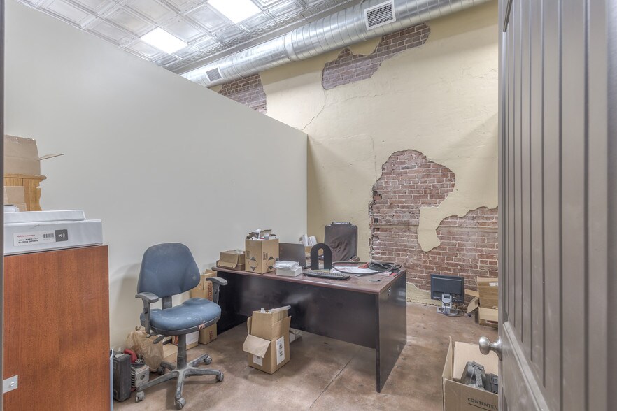 More Photos Of 204 S Broadway, Coweta Office For Sale