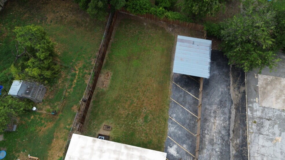 More Photos Of 2810 Hillcrest Dr, San Antonio Freestanding For Lease