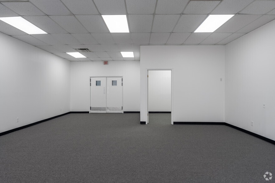 More Photos Of 3910 Warehouse Row, Austin Warehouse For Sale