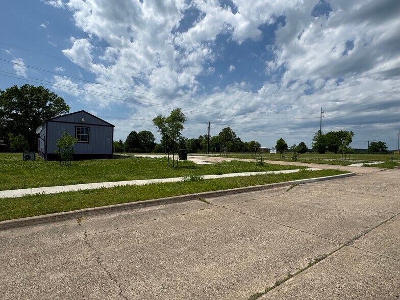 More Photos Of 940 N Sunset Blvd, Bartlesville Land For Sale