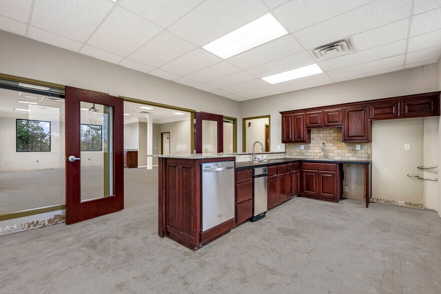 More Photos Of 3103 SE Moberly Ln, Bentonville Office For Sale