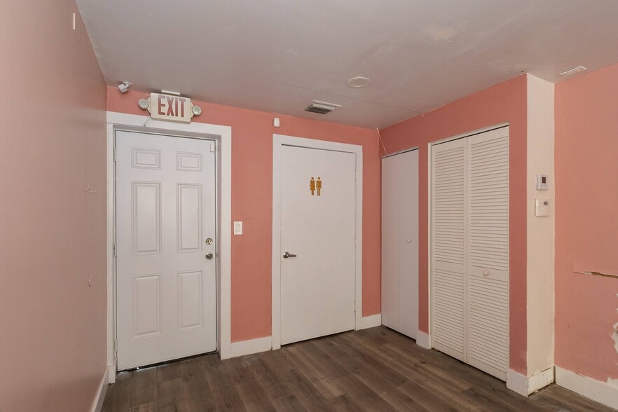 More Photos Of 1034-1040 NW 3 Ave, Miami Storefront Retail Residential For Lease