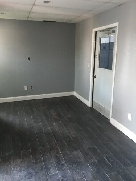 More Photos Of 30798 US Highway 19 N, Palm Harbor Warehouse For Lease