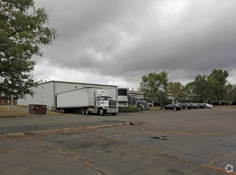 More Photos Of 400 Sackett Point Rd, North Haven Manufacturing For Lease