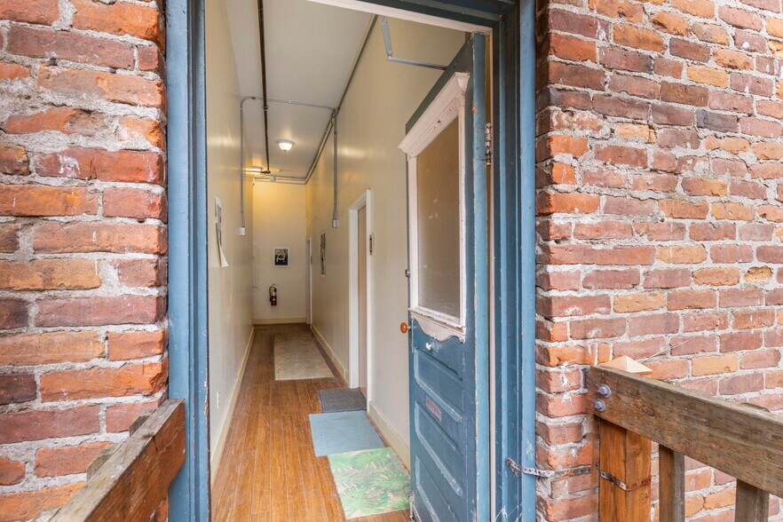 More Photos Of 936 Water St, Port Townsend Storefront Retail Residential For Sale