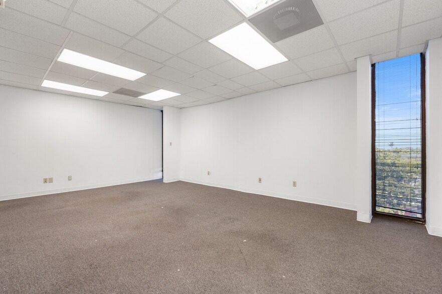 More Photos Of 5100 N Federal Hwy, Fort Lauderdale Office For Sale