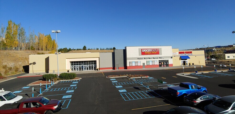 More Photos Of 1450 S Grand Ave, Pullman Storefront For Lease