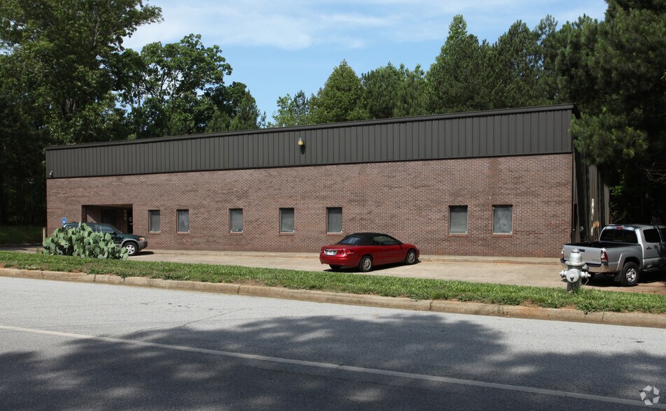 More Photos Of 750 N Price Rd, Sugar Hill Distribution For Lease