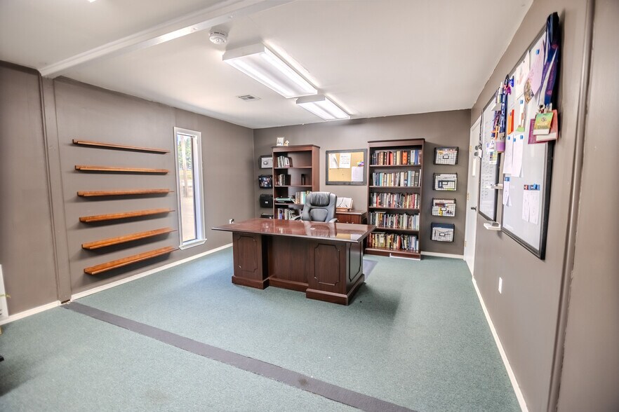 2825 Chickasaw Trl, Davis, OK 73030 Flex For Sale