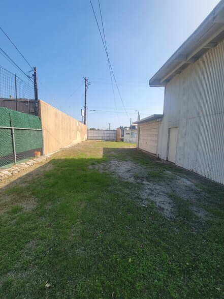 More Photos Of 2965 Santa Fe Ave, Long Beach Freestanding For Lease